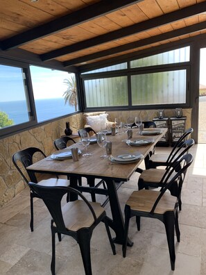 Dining - Lovely, relaxing home overlooking the Mediterranean Sea, minutes from Monaco (Èze)