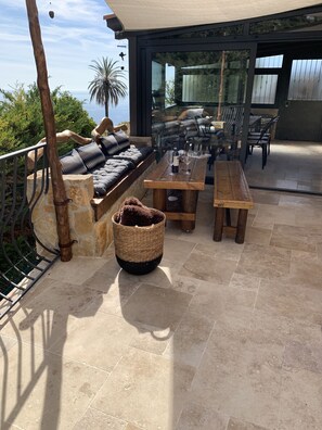 Outdoor dining - Lovely, relaxing home overlooking the Mediterranean Sea, option: boat for rent (Èze)