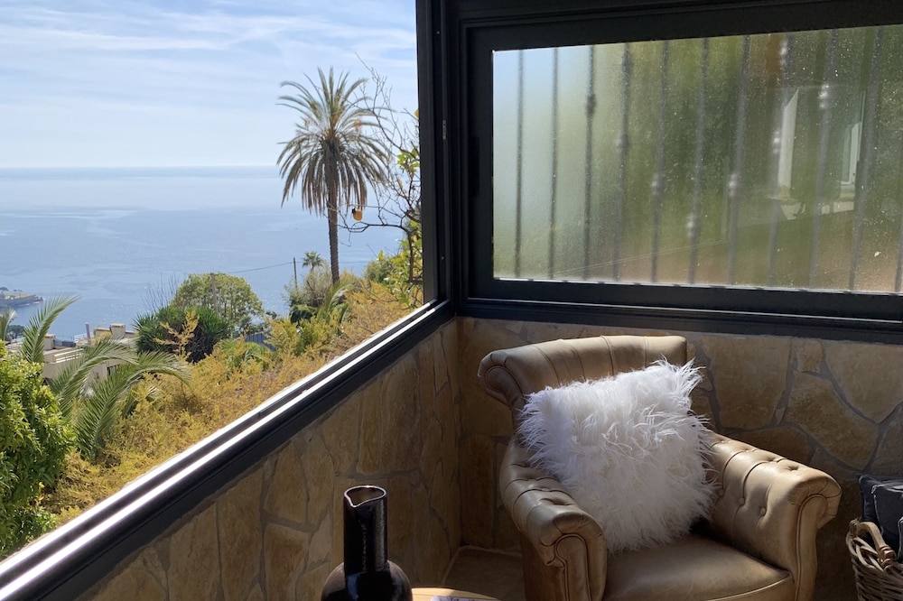Lovely, relaxing home overlooking the Mediterranean Sea, minutes from Monaco