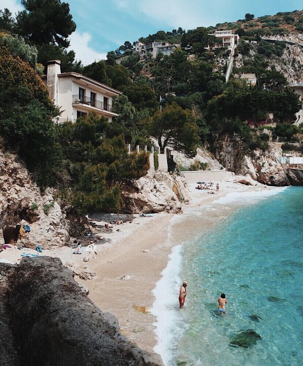 Beach towels - Lovely, relaxing home overlooking the Mediterranean Sea, minutes from Monaco (Èze)