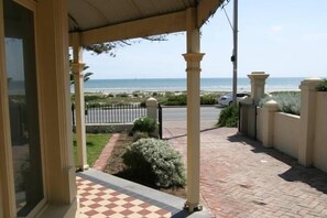 Property grounds - Esplanade Beach House with beautiful sea views (Semaphore)
