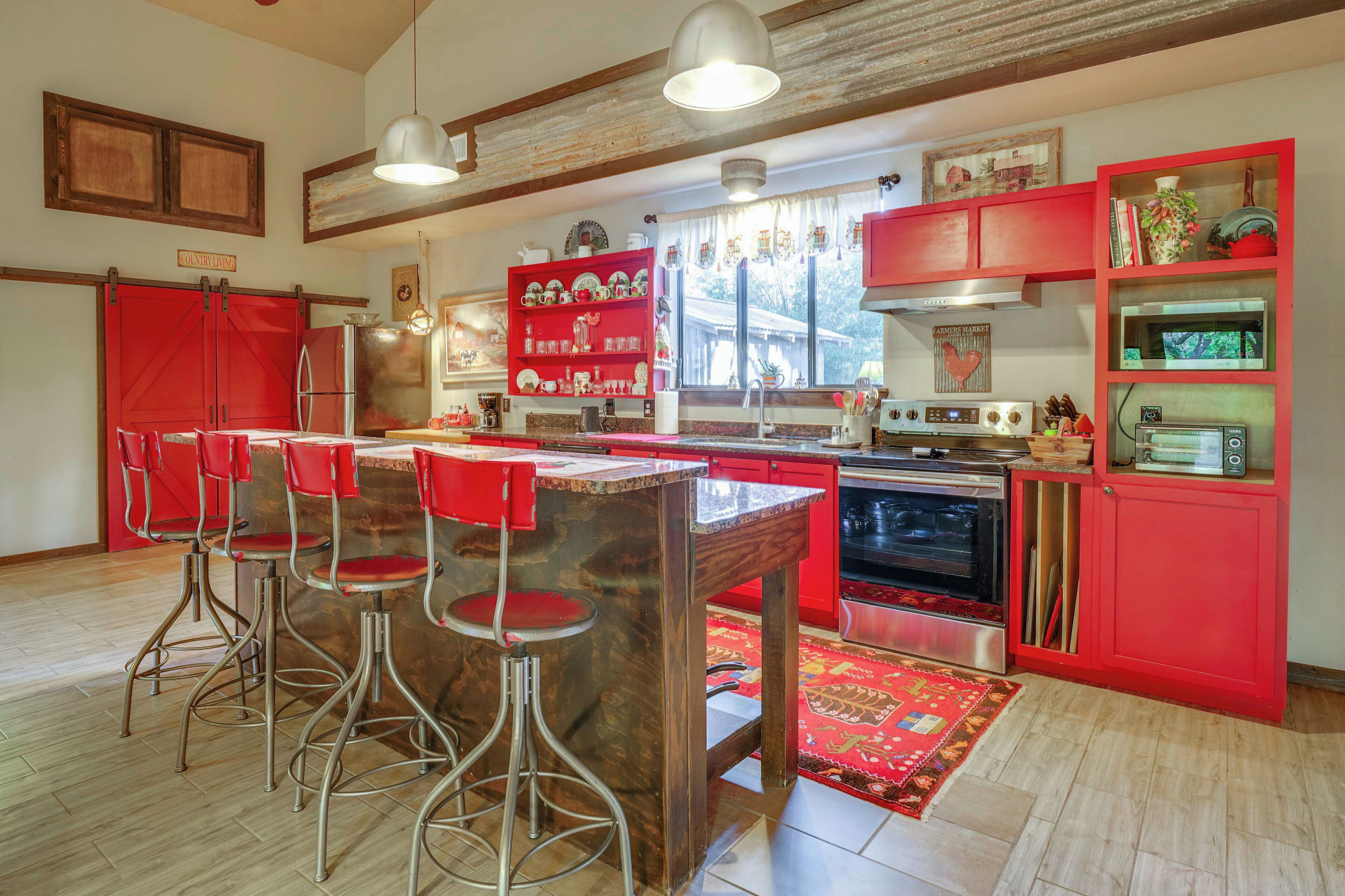 Fridge, microwave, stovetop, dishwasher