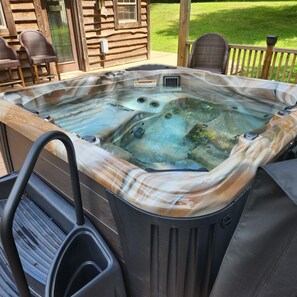 Tina de hidromasaje al aire libre