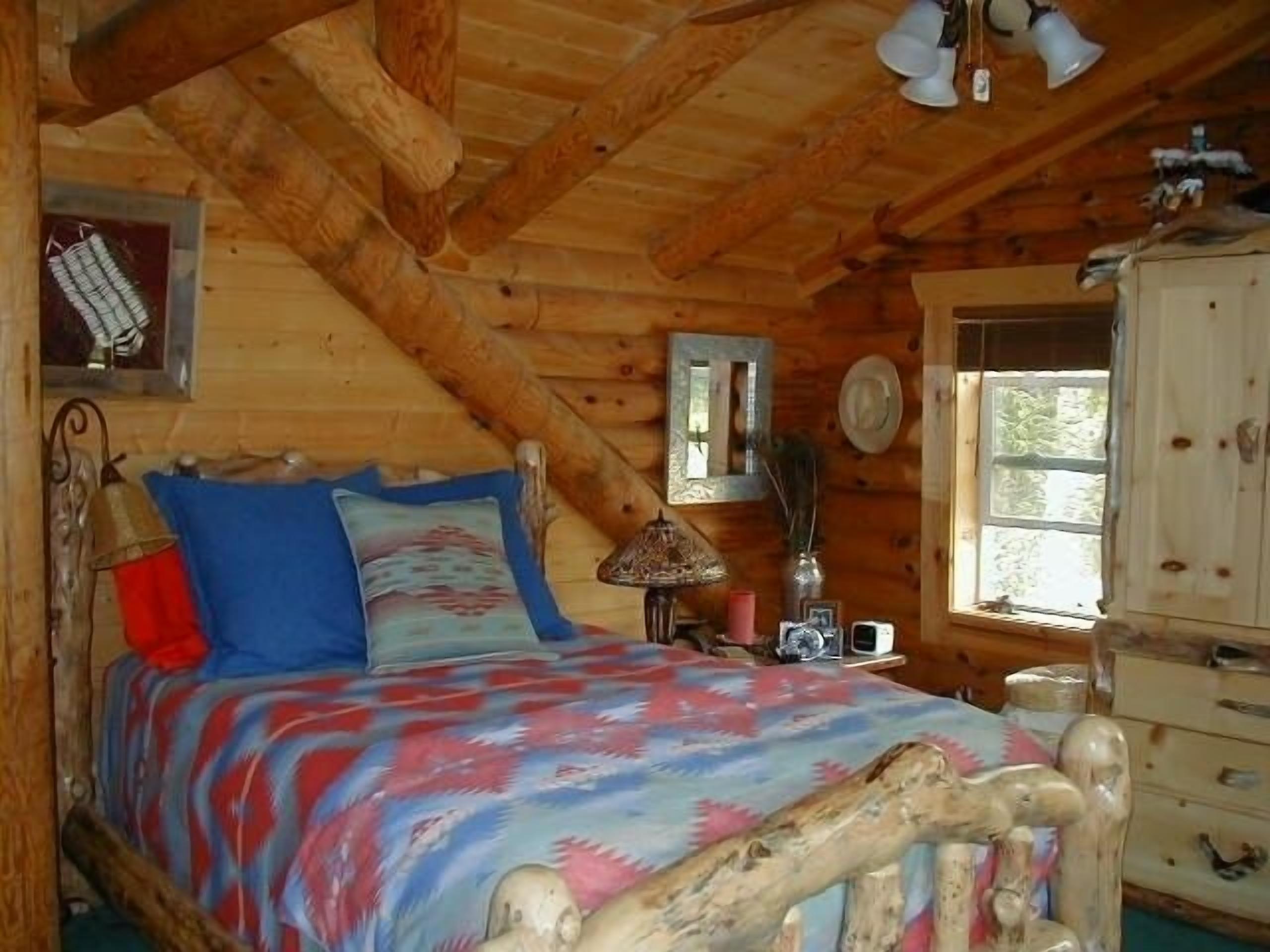SAN JUAN RIVERFRONT LOG CABIN WITH NAT'L FOREST MTN VIEWS! *MAC'S HIDEAWAY*