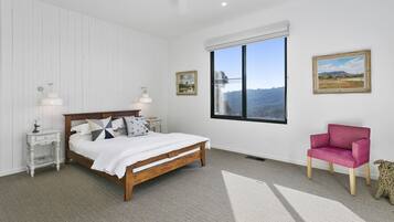 3 Schlafzimmer, Schreibtisch, Bügeleisen/Bügelbrett, WLAN