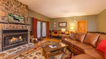 Smart TV, chimenea, videojuegos, reproductor de DVD