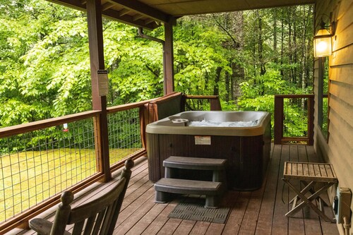 2 King Suite/Pastoral & Mtn View/Hot Tub/Wi-Fi