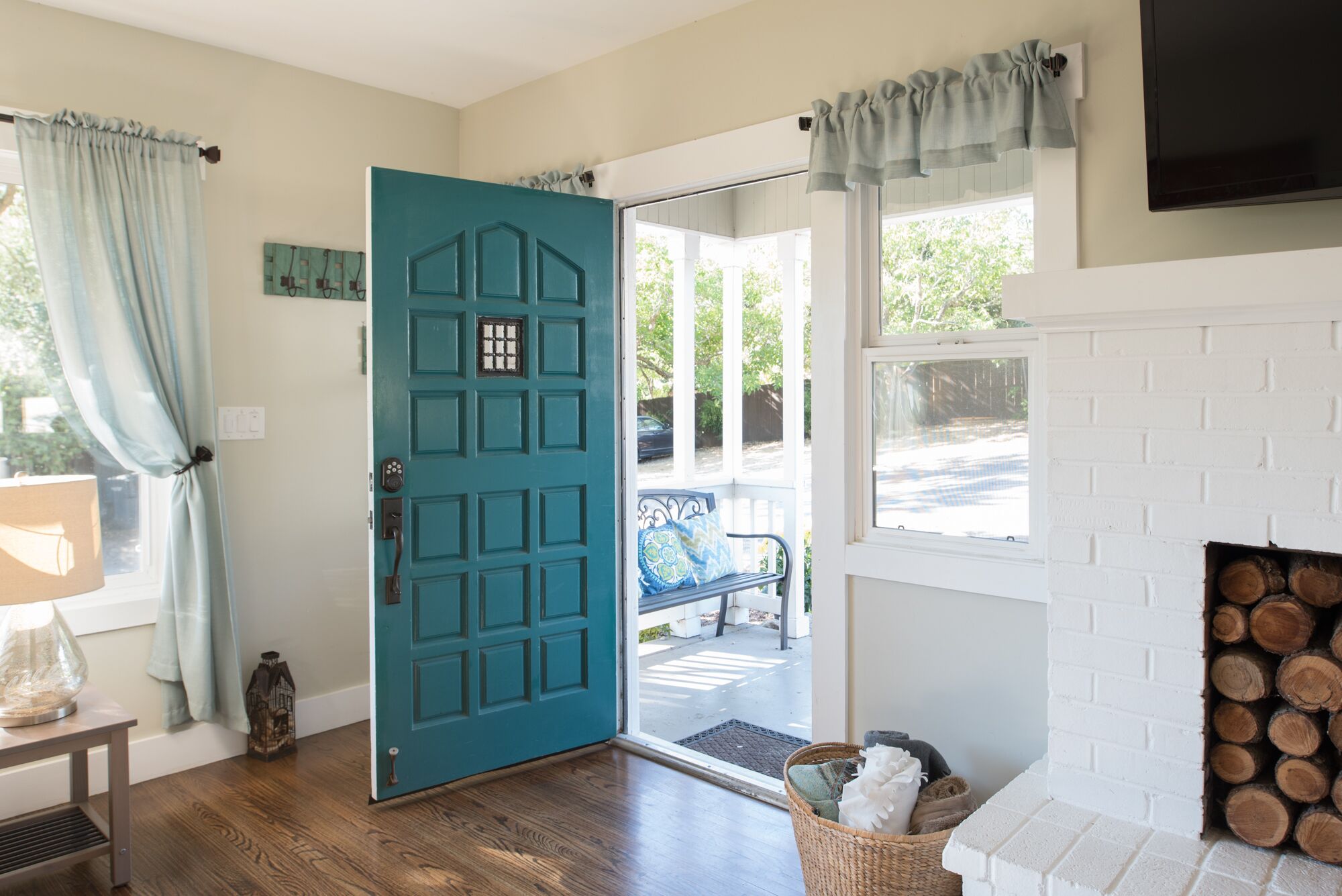 Lovely Home & Cottage with Pool, Bocce and Game Room Near Sonoma Square