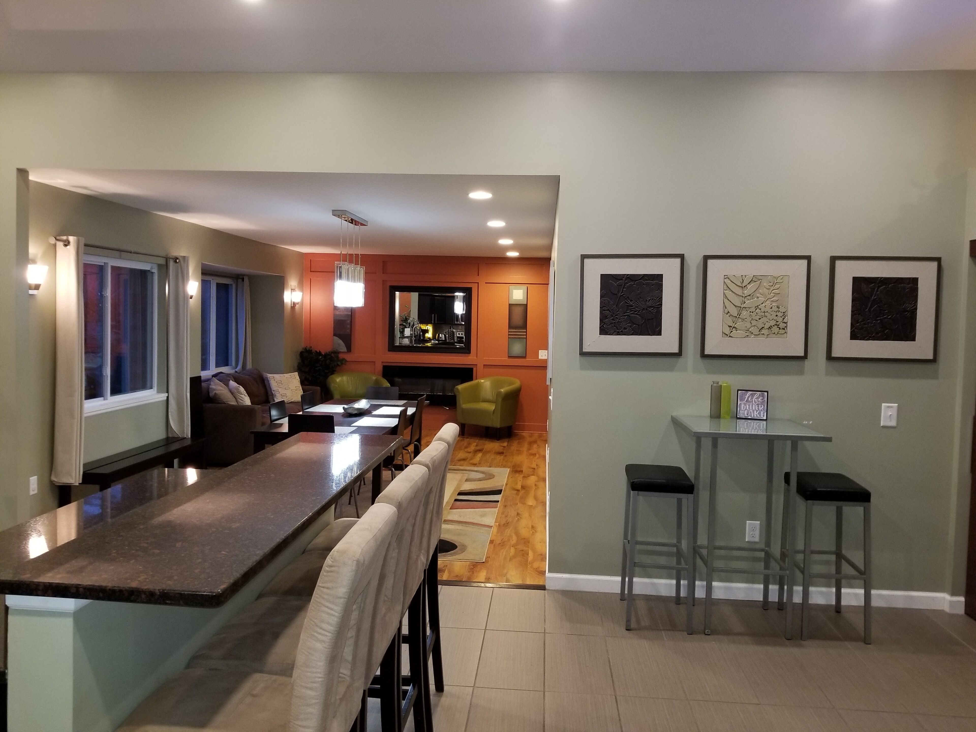 FALL SALE!! Huge Yard! FREE Kayaks & Paddle Boat! Gorgeous-Sandy Beach-Open Plan