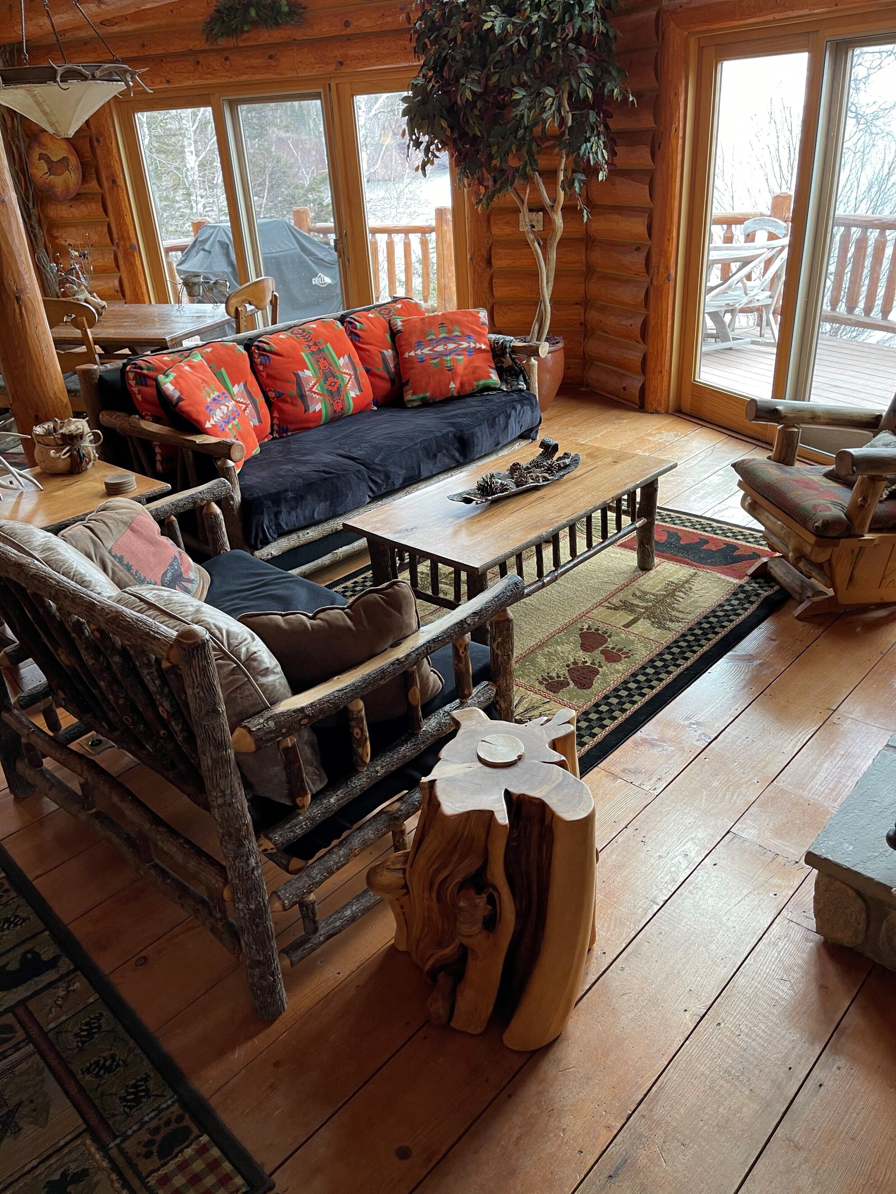 Executive Log Home Lake Superior Spectacular Views!