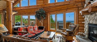 Lake Superior Luxury Log Home, Sauna, Waterfront, Amazing Views