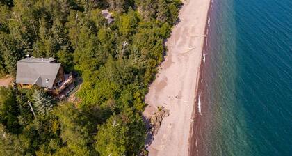Lake Superior Luxury Log Home, Sauna, Waterfront, Amazing Views