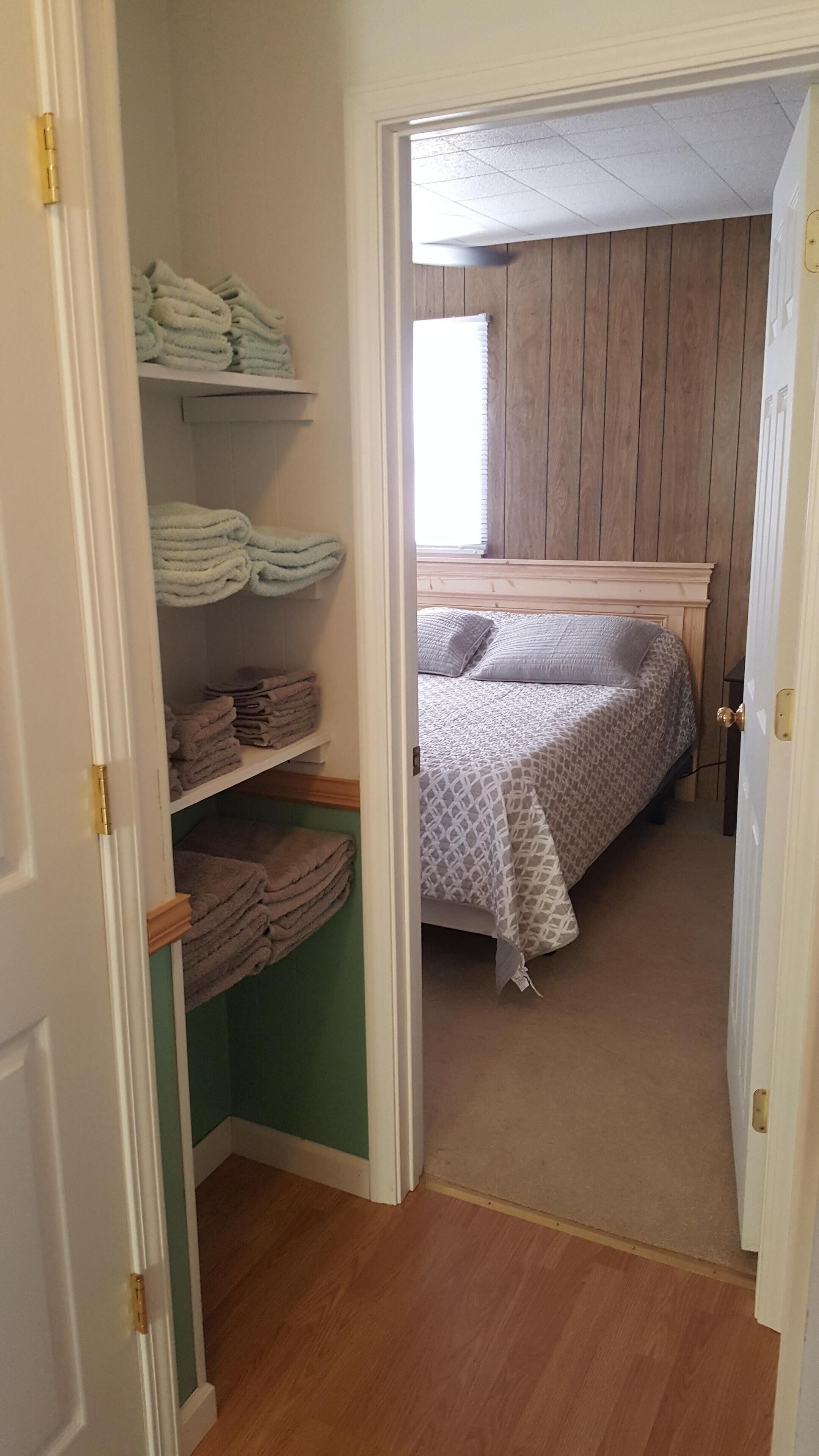 Schuessler House, Wellston, MI New Central Air! Washer and Dryer!