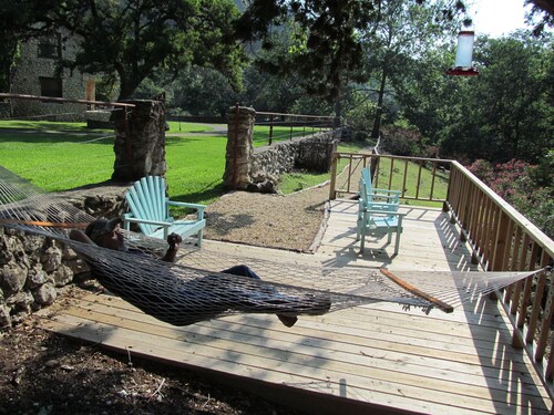 SPECTACULAR RANCH HOME AUF EINER PRIVATEN, ARBEITENDEN EXOTISCHEN TIERANLAGE