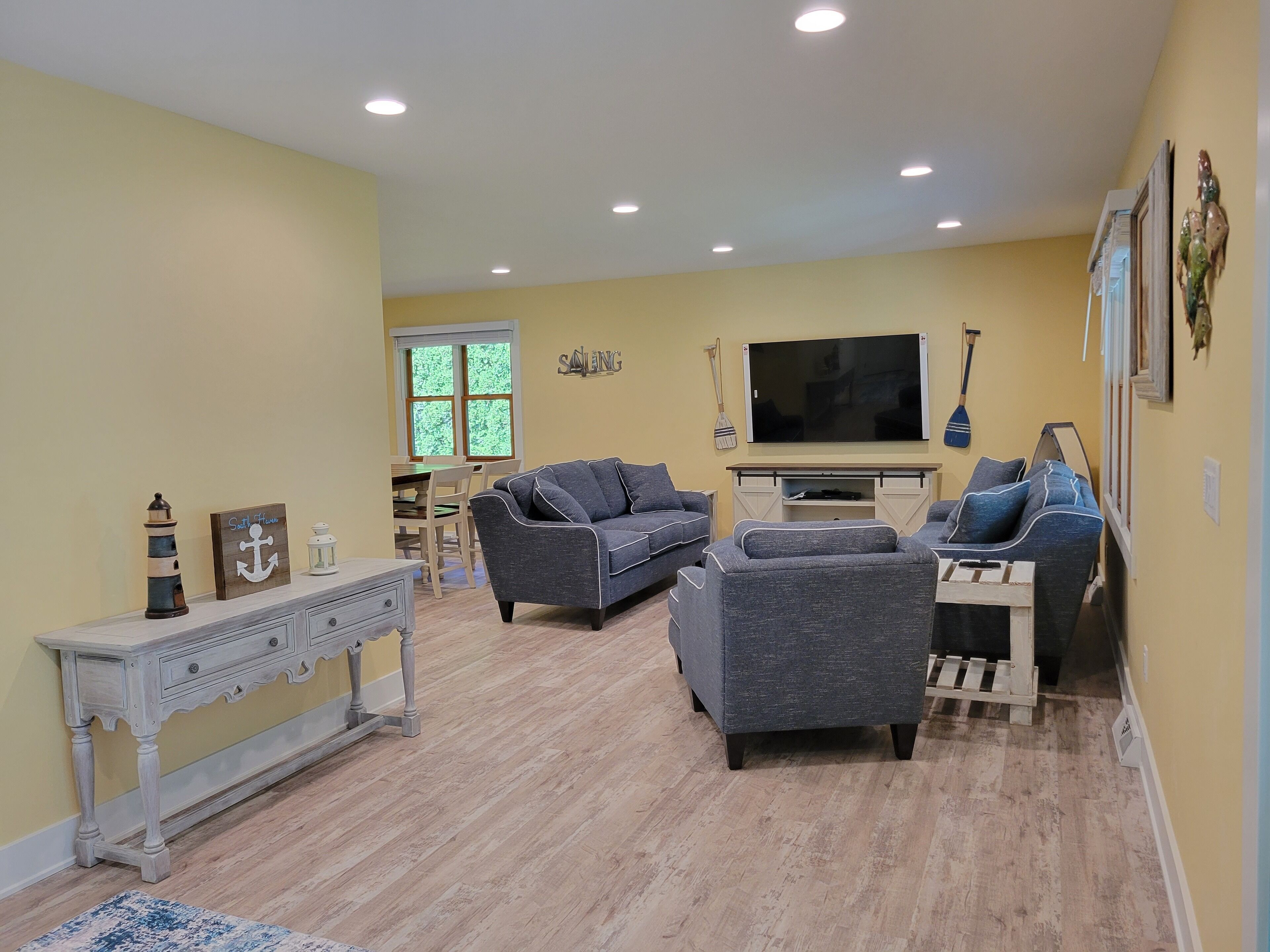 Newly Renovated - 5 Minute Walk to South Beach & 1 Mile Walk to town!!