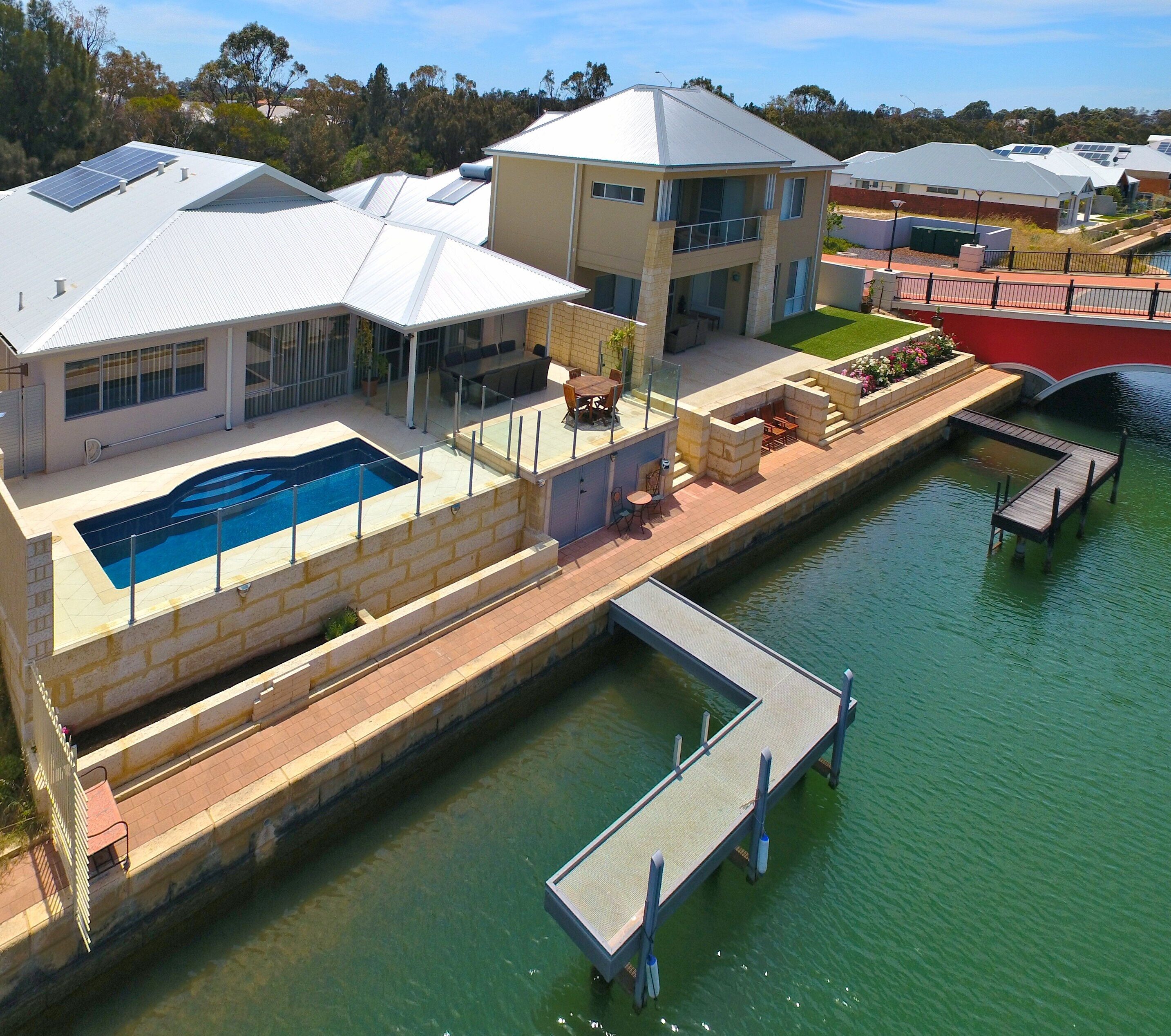 Blue Lagoon on Canal — image 9