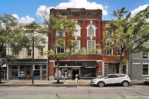 The Gallery Getaway in the Heart of Historic, Riverfront Wilmington! 