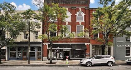 The Gallery Getaway in the Heart of Historic, Riverfront Wilmington!