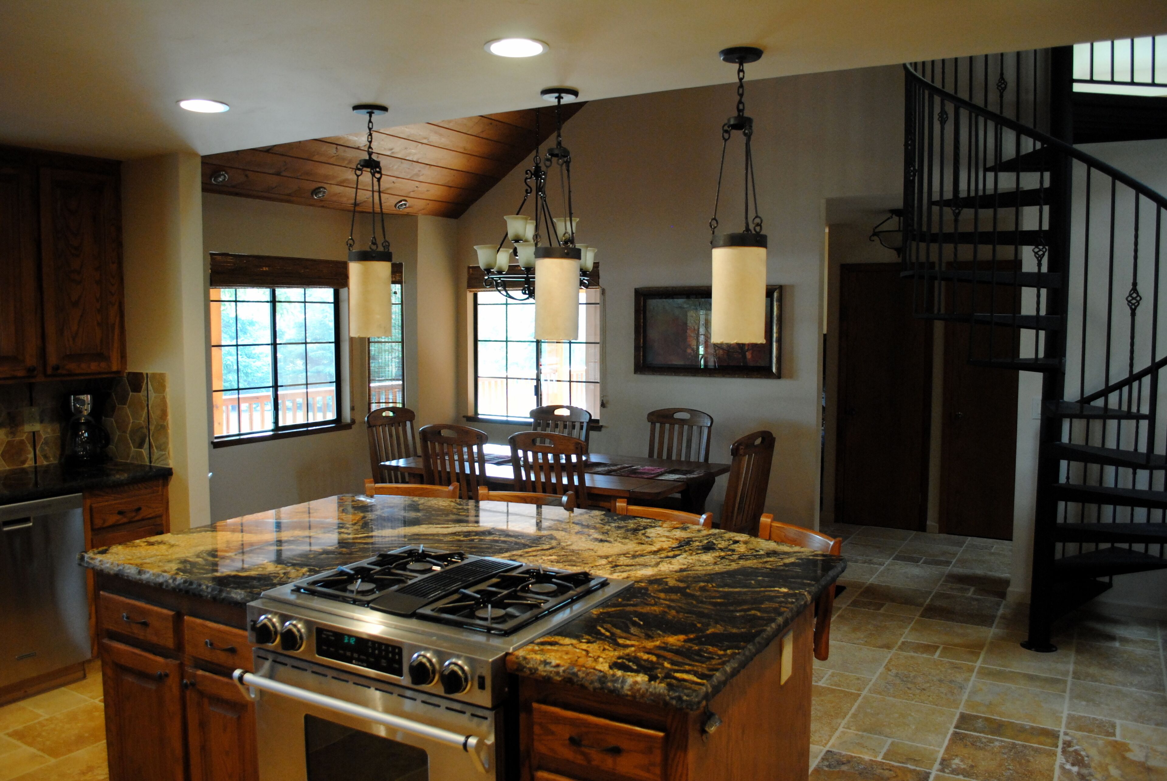   WineBerry Lodge, Gourmet In/Outdoor Kitchens, Spa