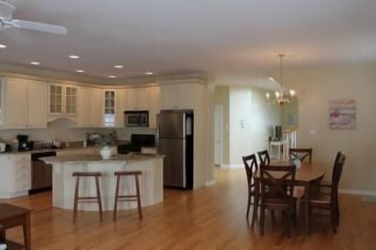 Spacious 4BR House w/Huge Deck; Reserve the days wanted now for Sep/Oct 2023