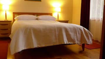 1 bedroom, iron/ironing board, internet, bed sheets