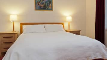 1 chambre, fer et planche Ă  repasser, accĂšs Internet, draps fournis