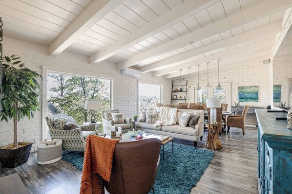 Smart TV, fireplace, DVD player, books