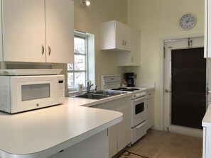 Fridge, microwave, oven, stovetop - Private Oceanfront Cottage with dockage, pool just minutes to Key West! (Cudjoe Key)