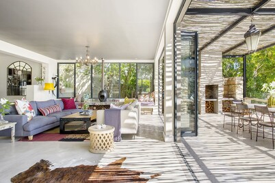 Solar-Powered Table Mountain Retreat, Kid-Friendly Space with Lush Garden & Pool