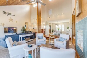 TV, tavolo da calcetto, tavolo da ping pong