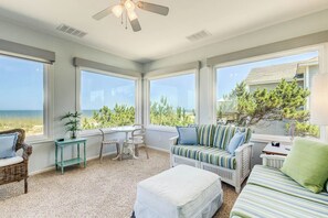 电视、桌上足球、乒乓球