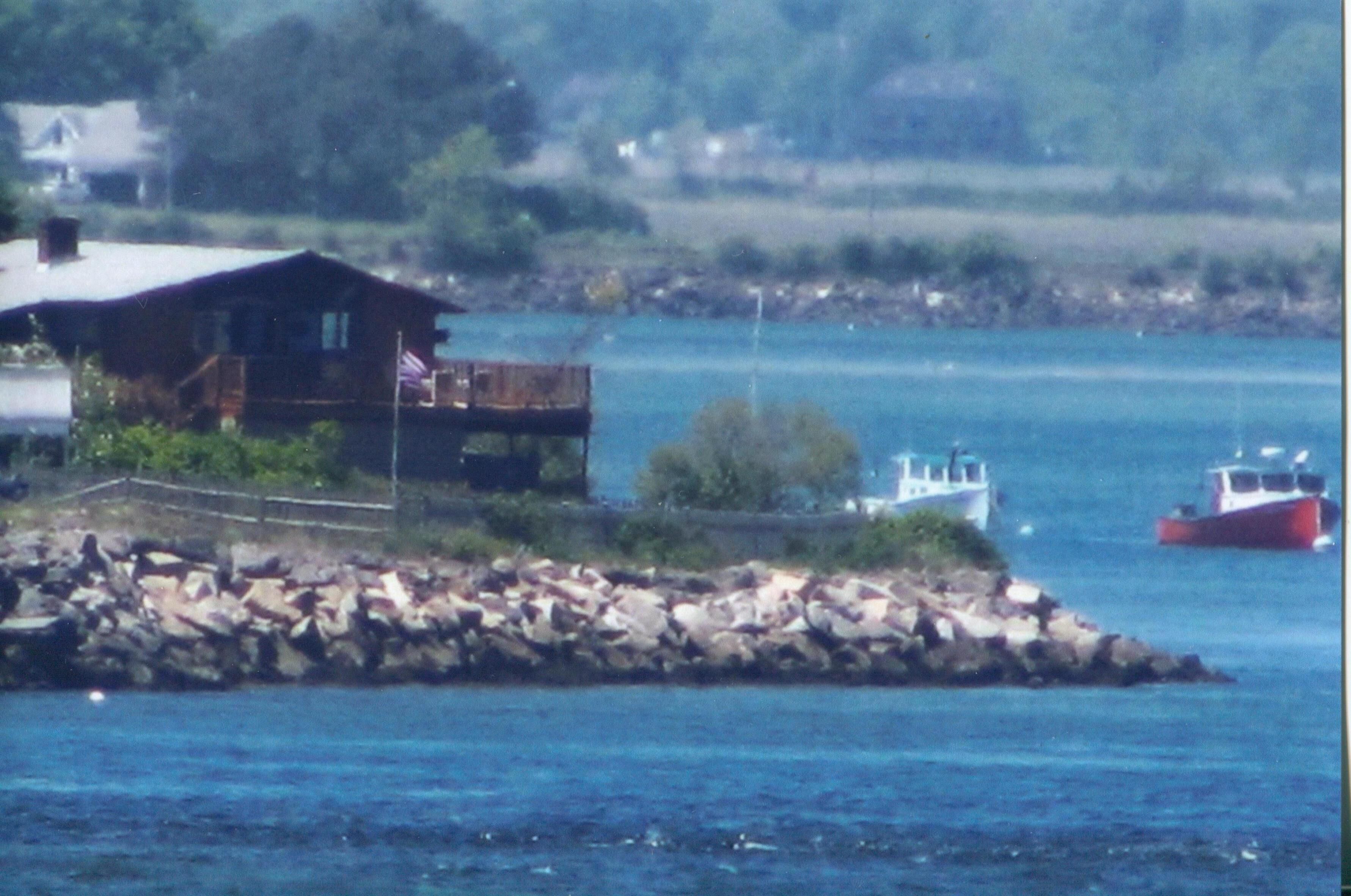 The Waterfront Deckhouse-Pine Point Beach Waterfront Property