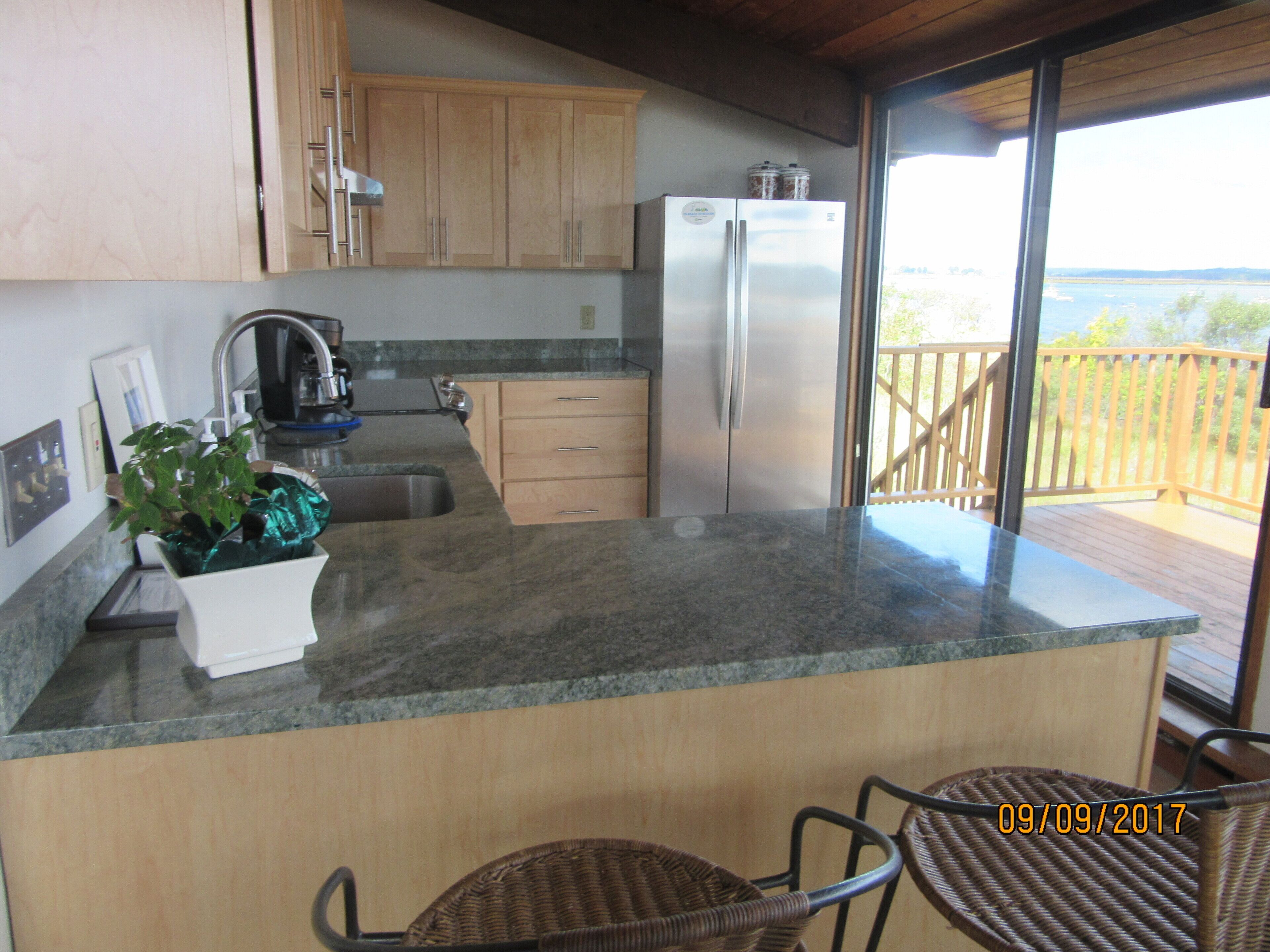 The Waterfront Deckhouse-Pine Point Beach Waterfront Property