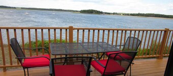 The Waterfront Deckhouse-Pine Point Beach Waterfront Property