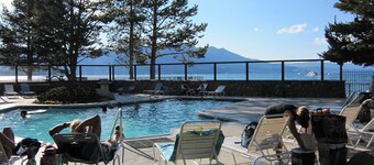 HEAVENLY-Waterfront-Hot Tub-Pool Table-Sleeps 14