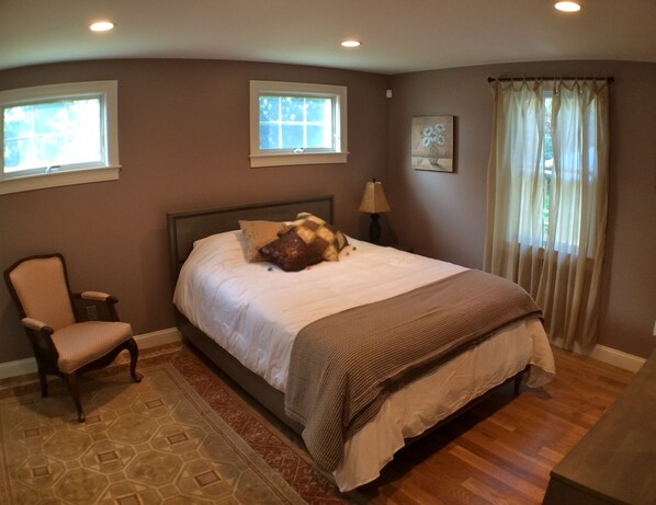 3 bedrooms, iron/ironing board, travel crib, free WiFi