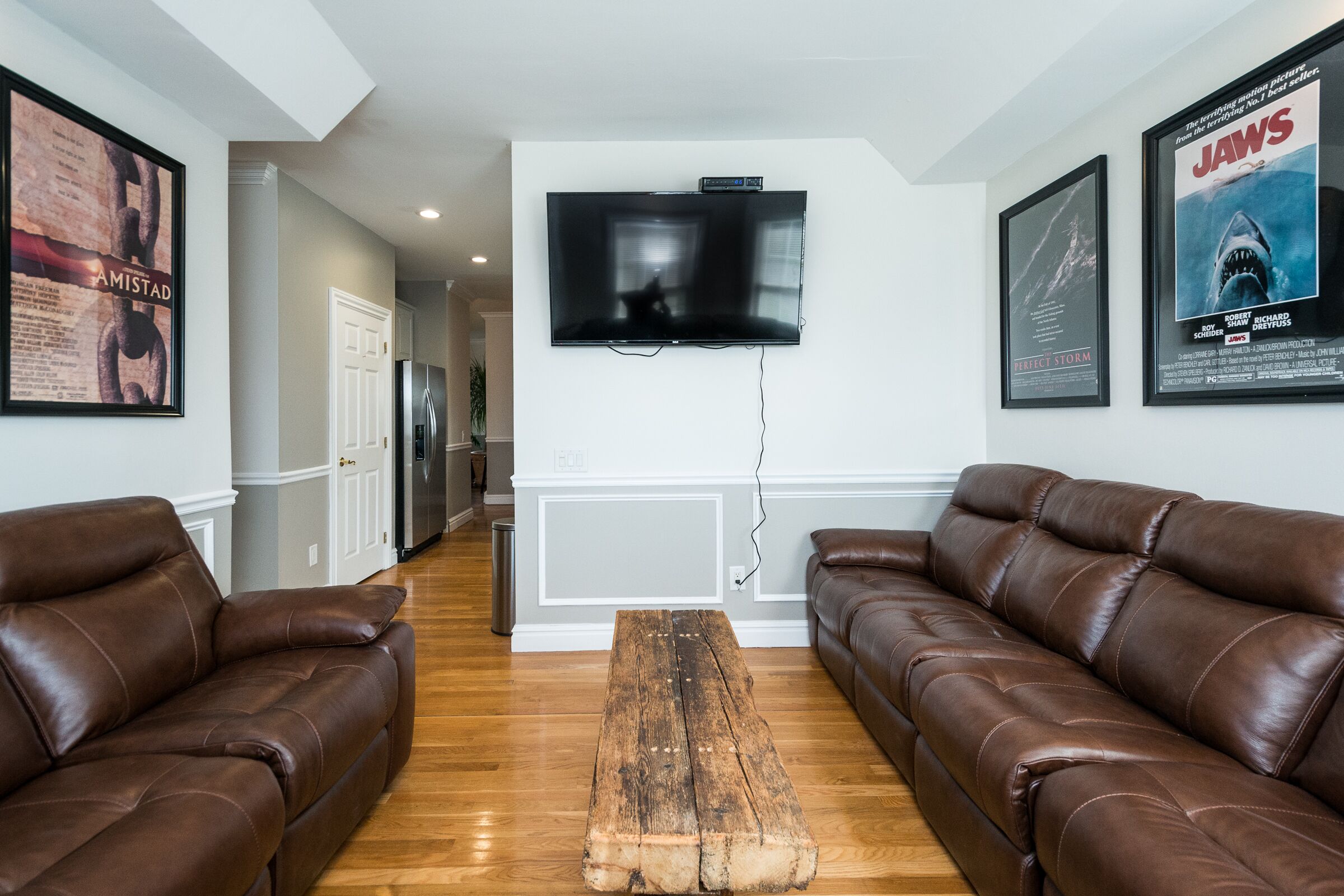 Large Privately Situated Victorian Home With Huge Yard. 6 King Beds, 6 Twins