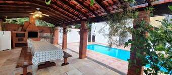 4 BEDROOM HOUSE - 10 PEOPLE