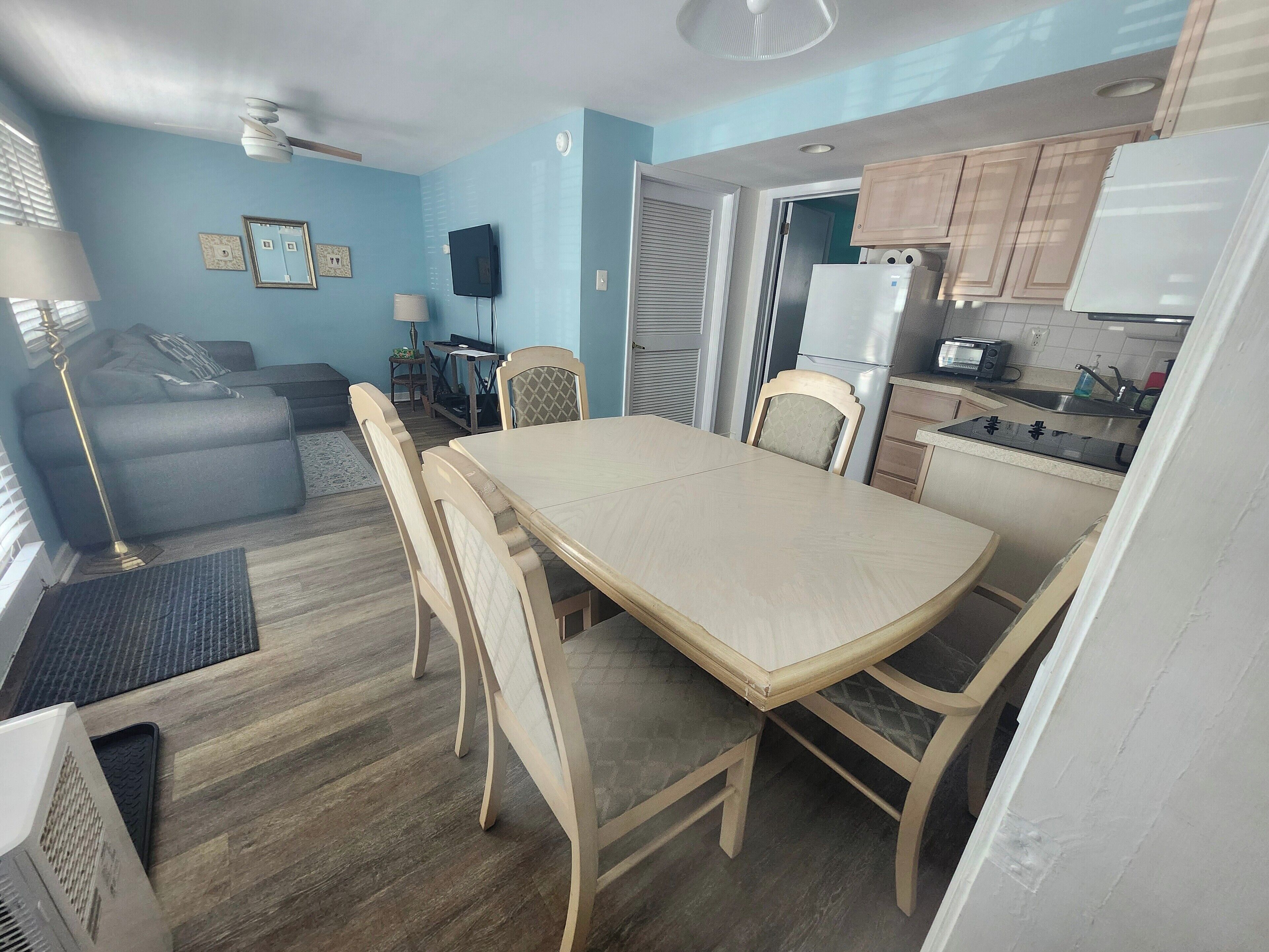 Beach Block Condo with Pool in Beautiful Wildwood Crest!!