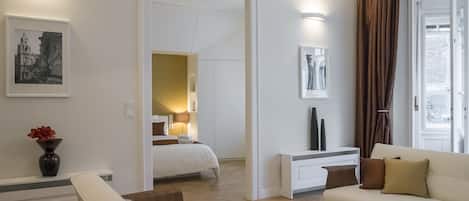 Smart TV, livros, aparelho de som