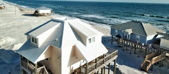 Kowabunga! Stor Golf-side Beach House med pool, Game Room, Crow's Nest