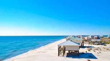 På stranden