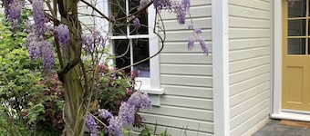 Country Bliss Historic Greytown Cottage