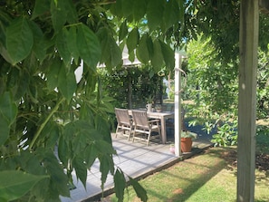 Outdoor dining - Country Bliss Historic Greytown Cottage (Greytown)