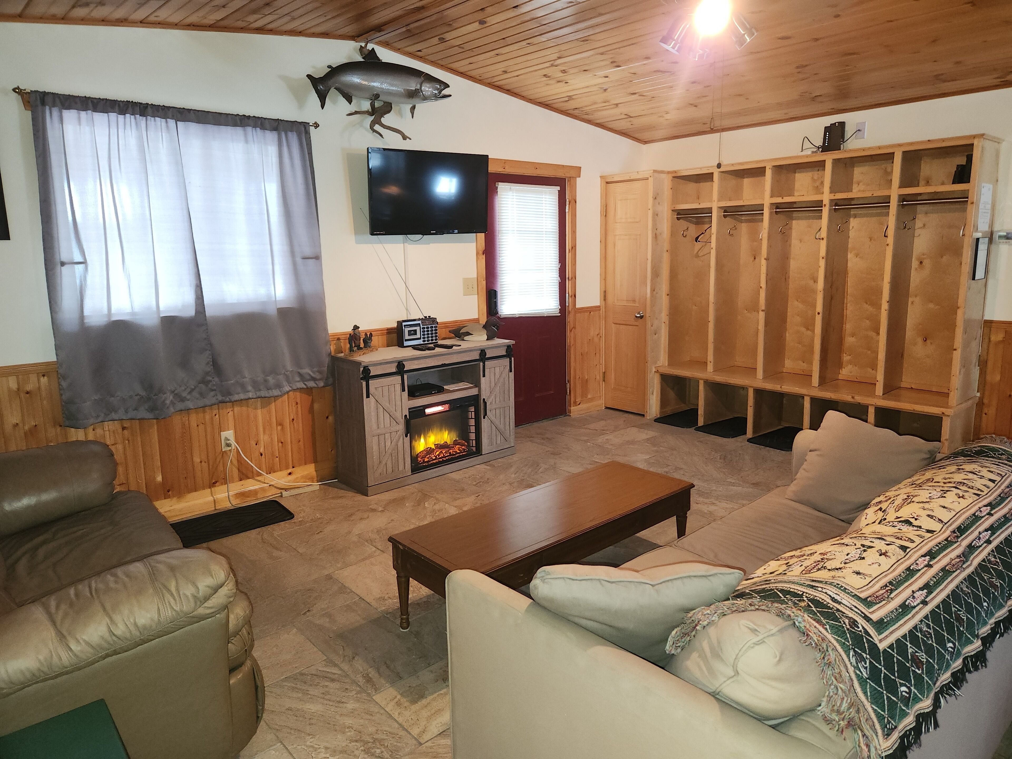 Family friendly, 2Bedroom, Waterfront, 39min North of Green Bay & Lambeau field