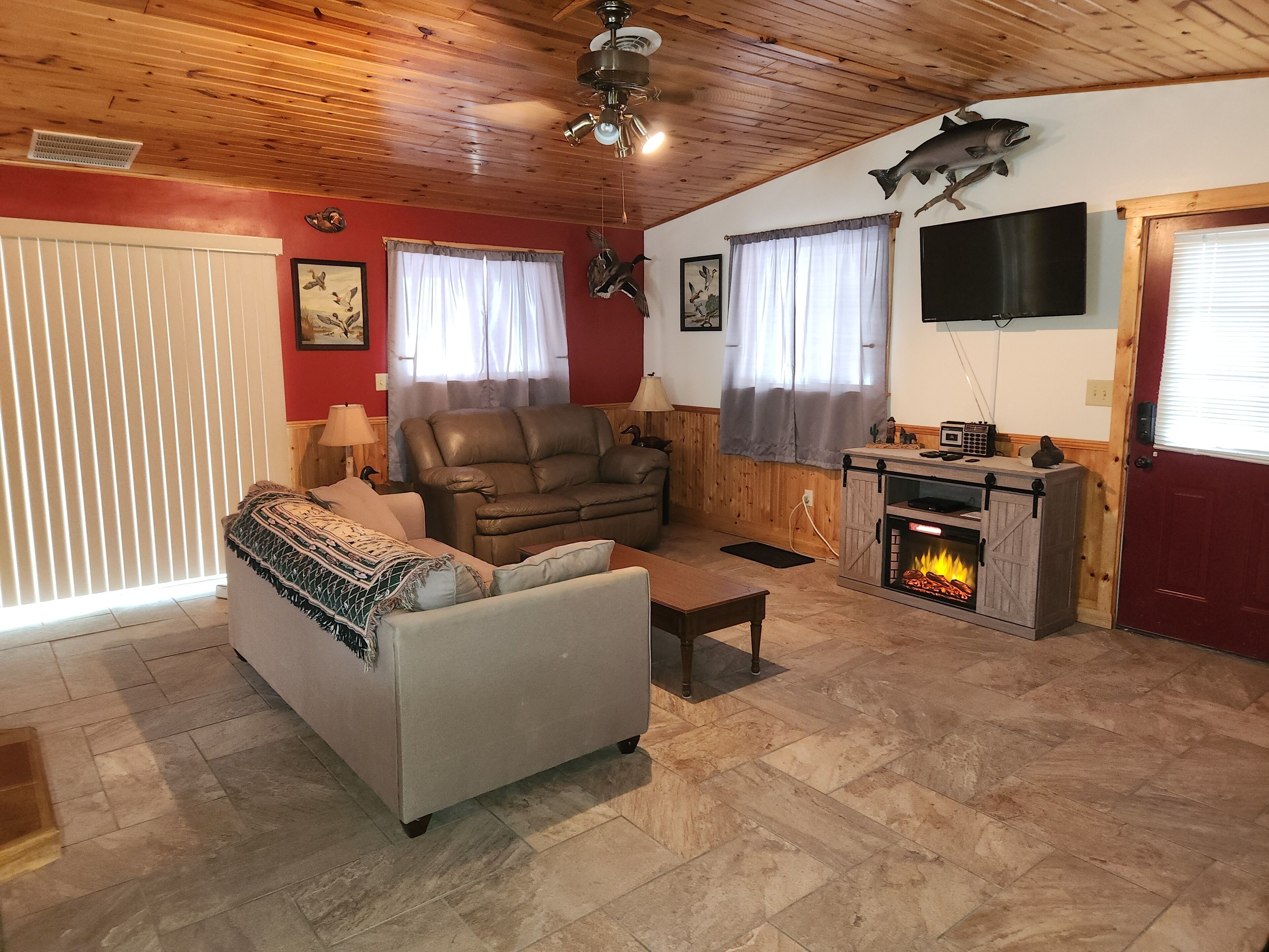 Family friendly, 2Bedroom, Waterfront, 39min North of Green Bay & Lambeau field