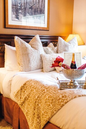 1 habitación, caja de seguridad en la habitación y escritorio 