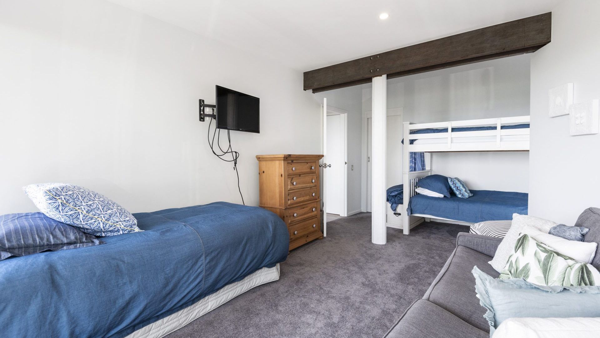 TRADE WINDS by Palm Beach Holiday Rentals — image 17