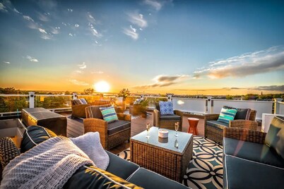 Enjoy Sunsets Over Newport Harbor From A Large Roof Deck