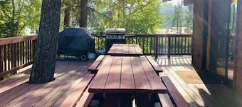 Swan Lake Chalet & Guest House